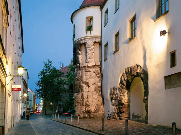 Die römische Stadtmauer der Stadt Regensburg in der heutigen Altstadt.