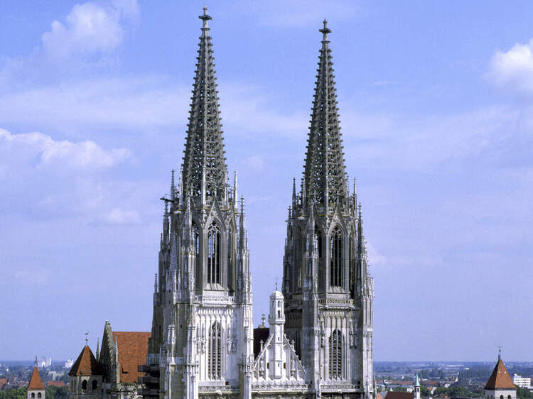 Ein eindrucksvolles Stadtbild von Regensburg mit Blick auf den Dom.